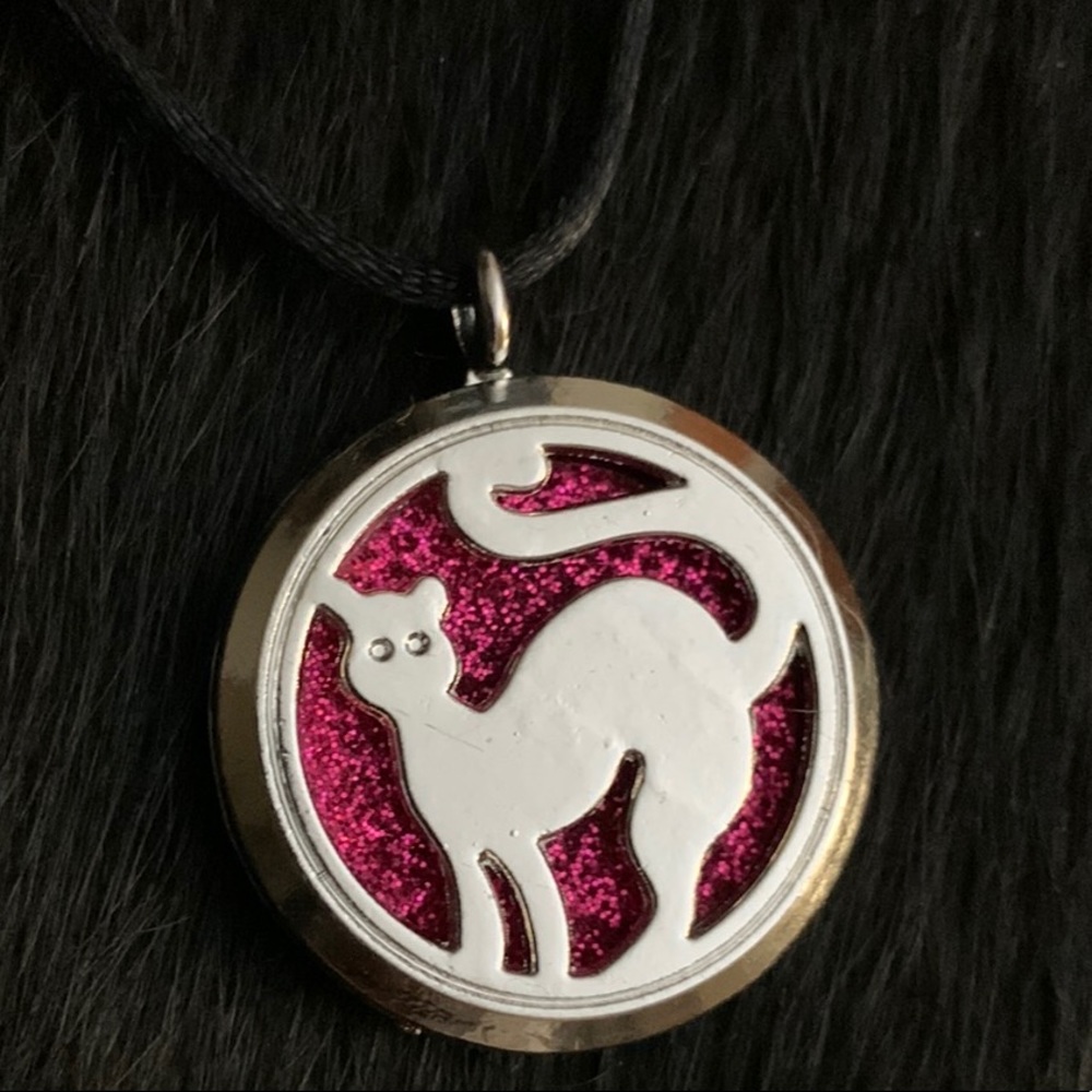 Kitty necklace